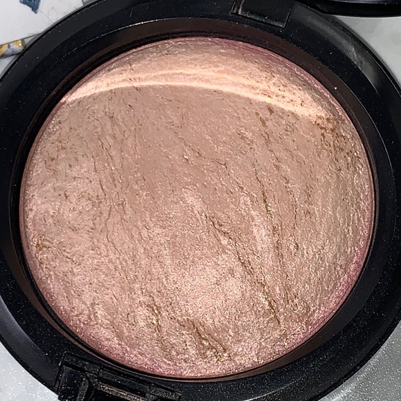 RARE Porcelain Pink MAC MIneralized Skinfinish - Picture 4 of 13